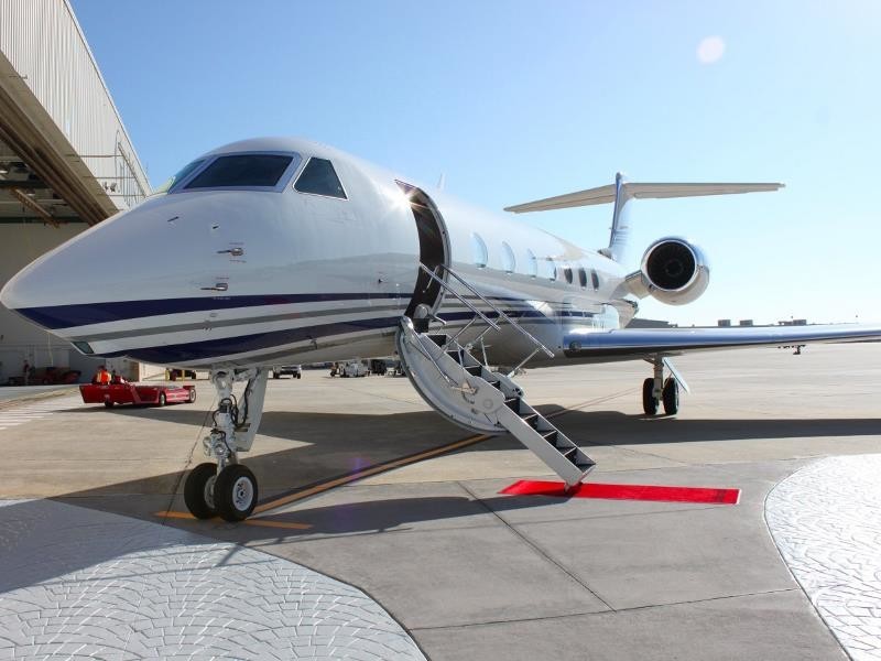 Согласно TMG, Джонни Депп летает только на частном самолете Gulfstream GV, что обходится ему в 200 тыс. долларов в месяц  