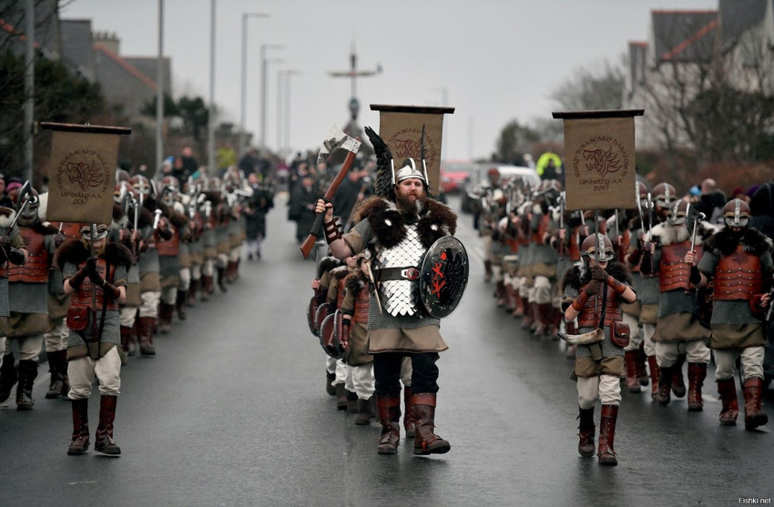 Около 1000 викингов высадилось 31 января в городе Леруик на Шетландских островах