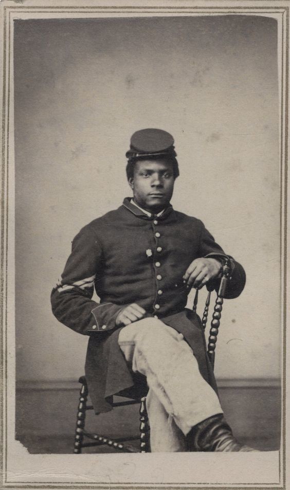 Сержант Кендрик Аллен родился рабом в  штате Кентукки. Вступил в армию в возрасте 19 лет, вербовал в  армию США, в частности в 108-ю дивизию  пехоты цветных.