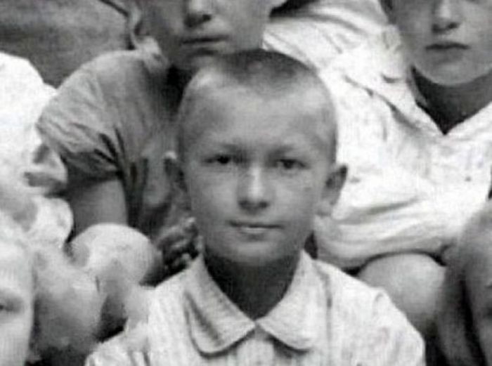 Георгий Вицин родился в Петрограде 23 апреля 1918 года. Но на самом деле вместо 1917-го был указан 1918-й , чтобы болезненного мальчика отправить в оздоровительную лесную школу, где было место только в младшей группе. 