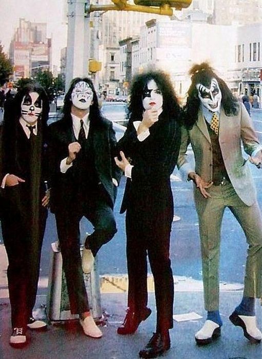 18. KISS 1975