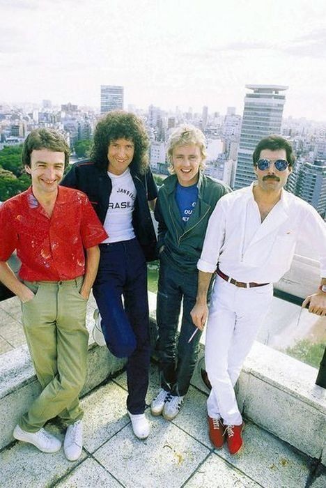 33. QUEEN