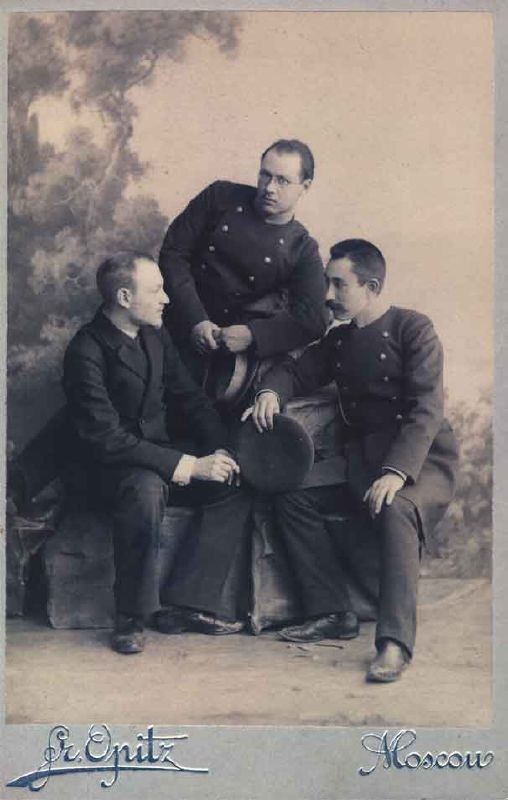 К.С. Недотрах (Справа), 1895.г, Московский университет. Стоит - В.Н. Розанов, слева А.Д. Очкин