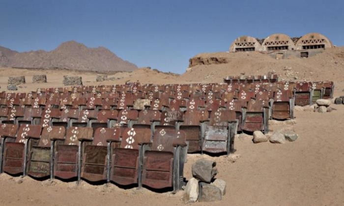 Заброшенный кинотеатр, пустыня Синай 