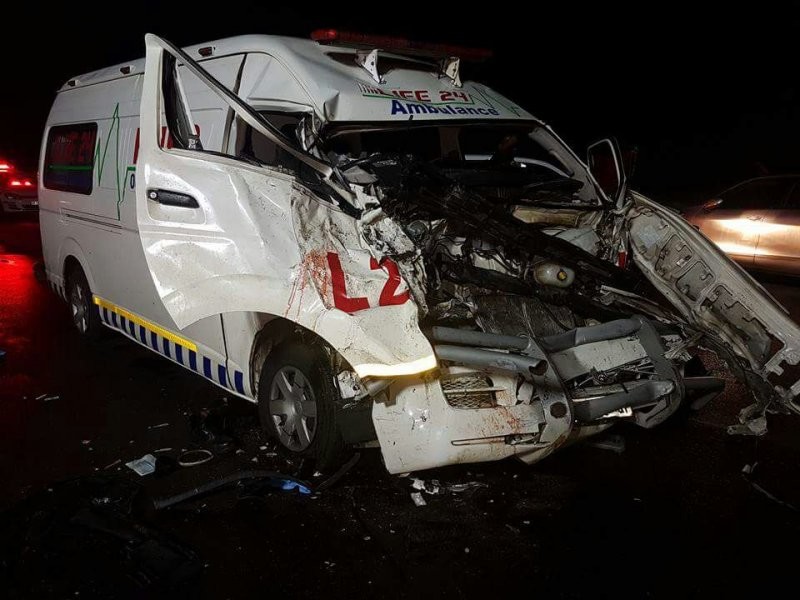  В ЮАР машина скорой помощи врезалась в бегемота