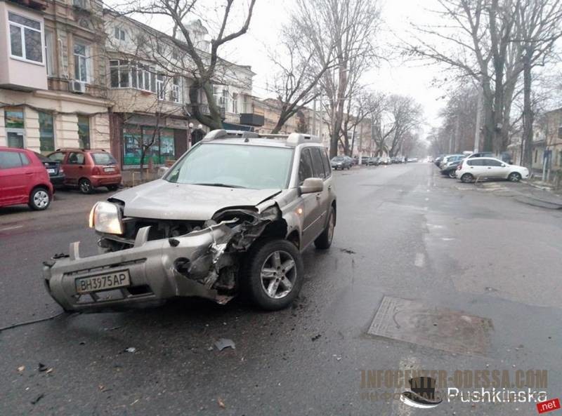 В результате происшествия повреждено семь автомобилей, также пострадал водитель BMW, однако от госпитализации отказался.