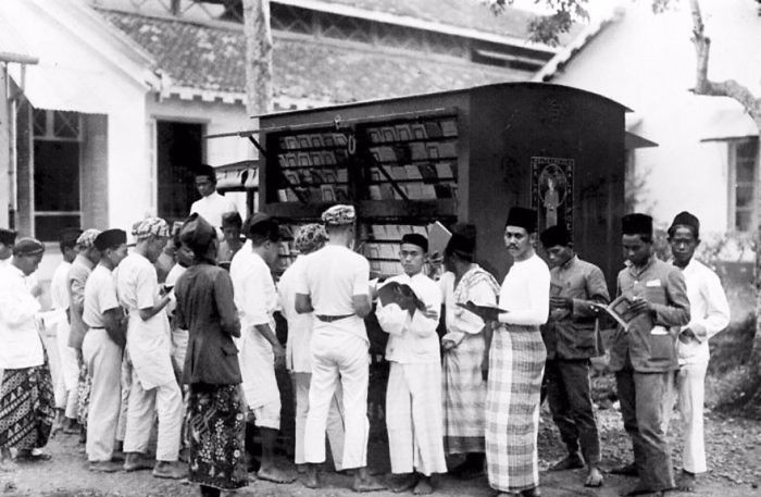 В Индонезии, начало 20 века