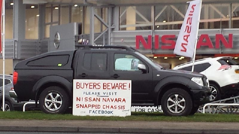 Пикапы Nissan Navara ломаются пополам