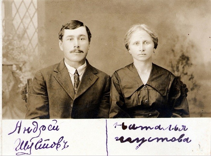 Фото для заявки на паспорт для русской пары Шустовых. Гавайи, 1917 год.