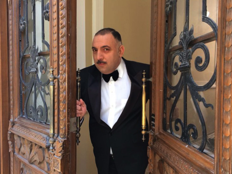 Бахрам Ариф оглы Багирзаде - комедийный актёр, режиссёр, ведущий. Член Союза кинематографистов, а также Объединения карикатуристов Азербайджана
