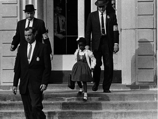 Руби Бриджес - одна из первых чернокожих девочек, пошедшая учиться в школу для белых