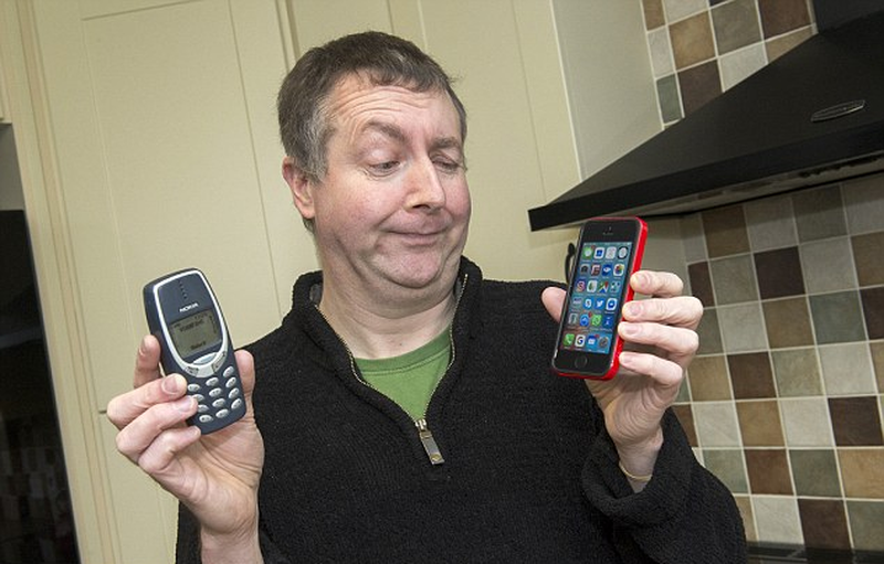  Самый живучий мобильник в Британии: бывший военный уже 17 лет использует телефон Nokia