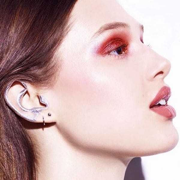  Косметика для ушей – новый безумный тренд среди любителей макияжа