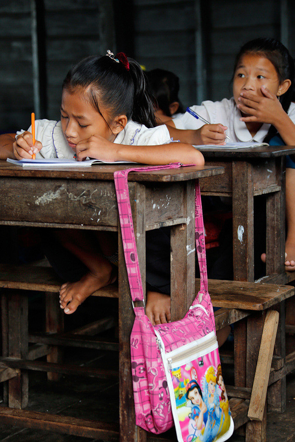 Плавучая школа в Камбодже