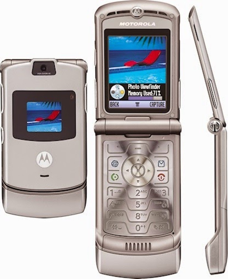 Motorola RAZR V3 (2004 год)