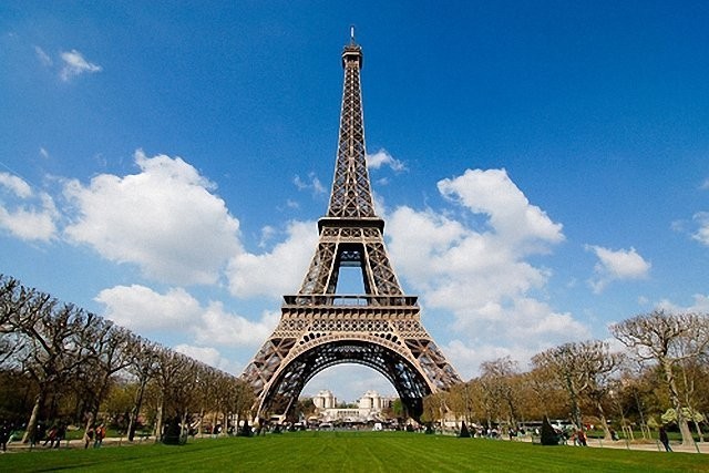 Париж запретит дизельные автомобили и удвоит количество велосипедных дорожек