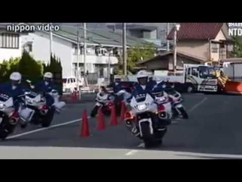 Невероятное мастерство японской мотополиции 