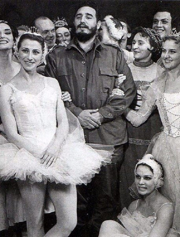 Фидель Кастро с артистами Большого театра, Москва, 1963 