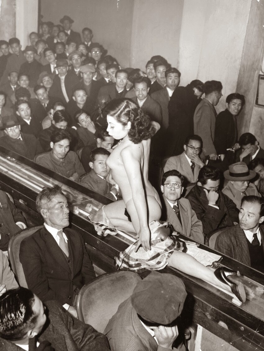 7. Танцовщица, Токио, 1957 