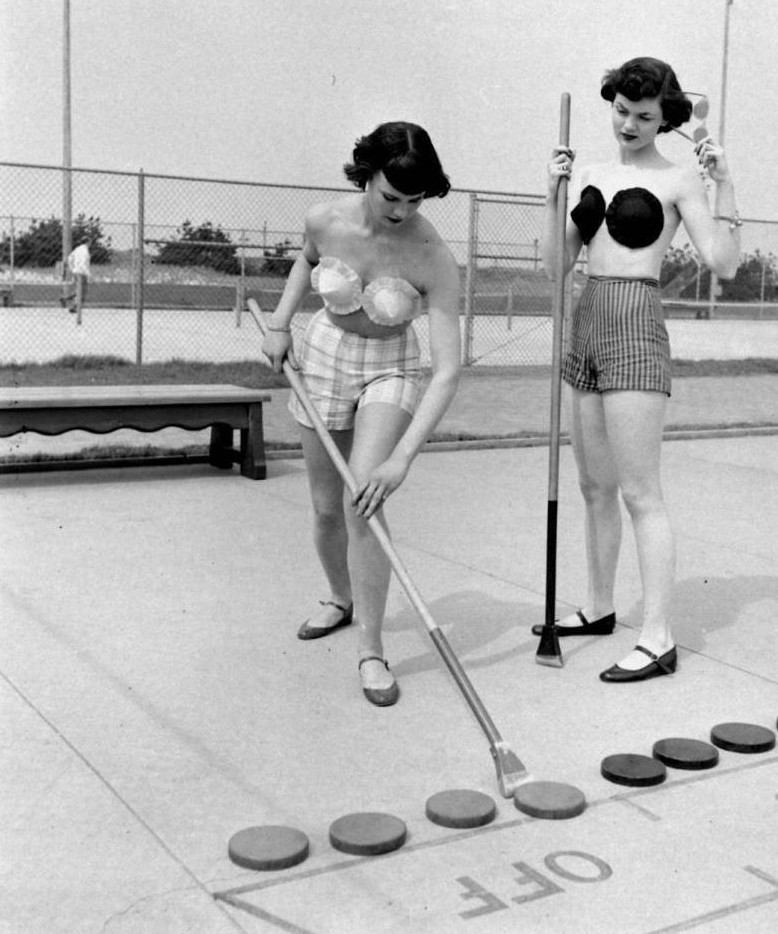 6. Игра в шаффлборд, 1949 год, США