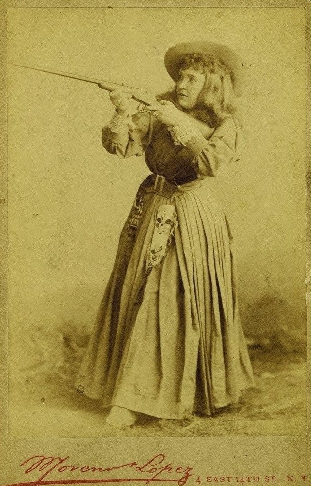 13. Девушка с оружием, ориентировочно 1920