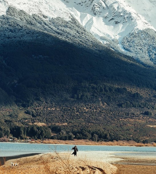 Фотограф в образе Гэндальфа путешествует по Новой Зеландии
