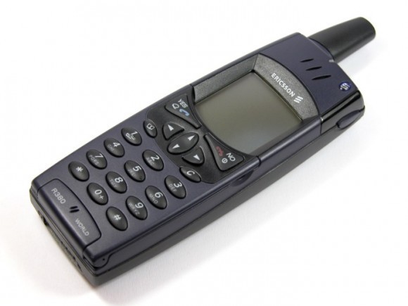 Ericsson R380 — первый по имени «смартфон» (2000 год)