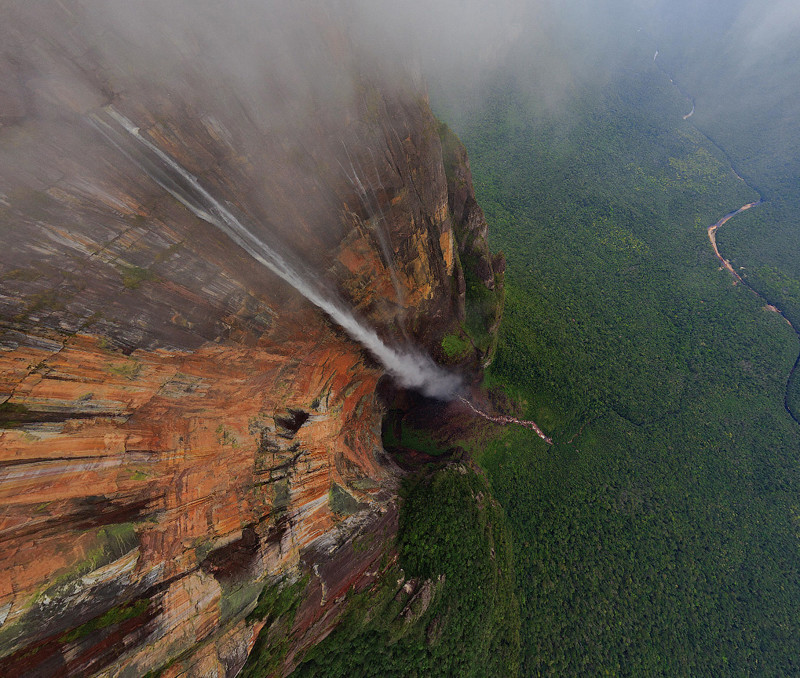 Самый высокий водопад мира: 8K-видео с дрона