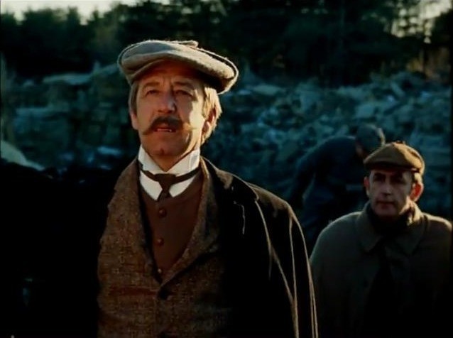 Ни у кого из нас нет сомнений в том, что Борислав Брондуков со своим узнаваемым голосом играет в "Шерлоке Холмсе" инспектора Лестрейда.