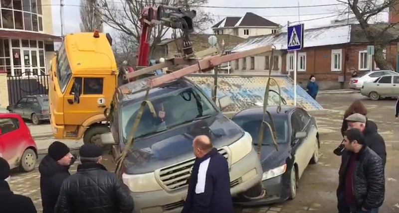 Эвакуатор не смог. В Ставропольском крае необычная авария