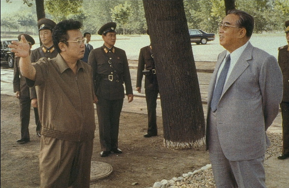 Ким Чер Ир рядом со своим отцом Ким Ир Сеном  