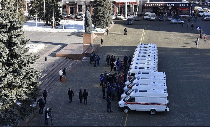 15. Двенадцать центральных районных больниц Брянской области получили новые машины «скорой помощи»