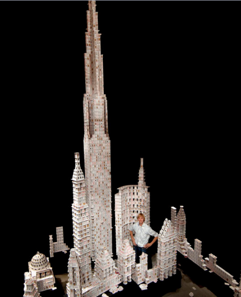 Это небоскребы центра Далласа. Для постройки Берг использовал 1060 колод карт, установив, таким образом, мировой рекорд в 2007 году.