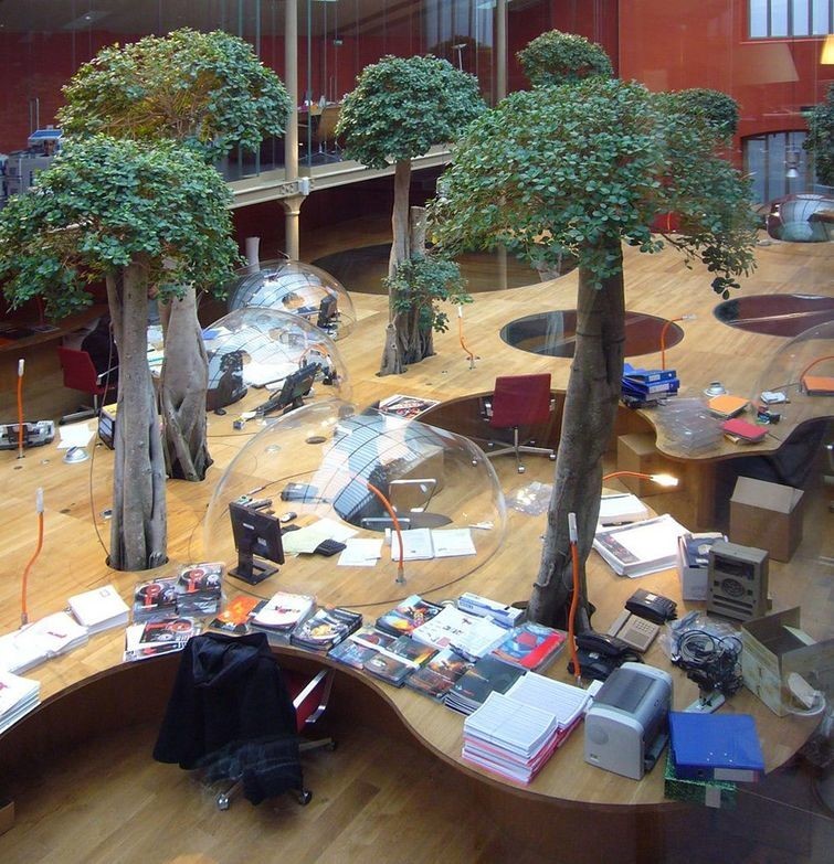 Есть офисы, отмеченные единением с природой. Парижский офис компаний Pons и Huot (Франция)  