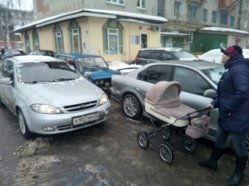 В Рязани девушка на Шевроле задела коляску с ребенком