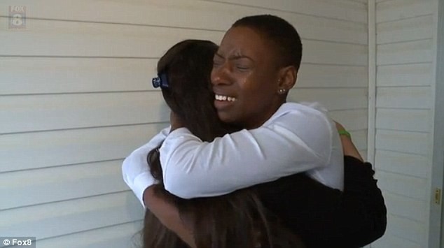 Мать, потерявшая ребенка, встретилась с девочкой, получившей сердце ее дочери