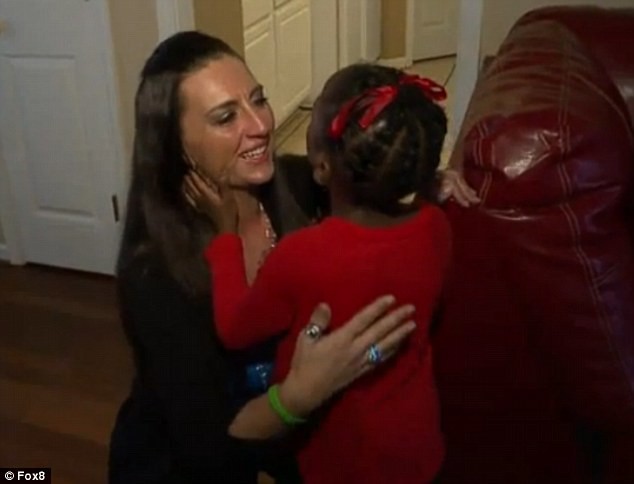 Мать, потерявшая ребенка, встретилась с девочкой, получившей сердце ее дочери