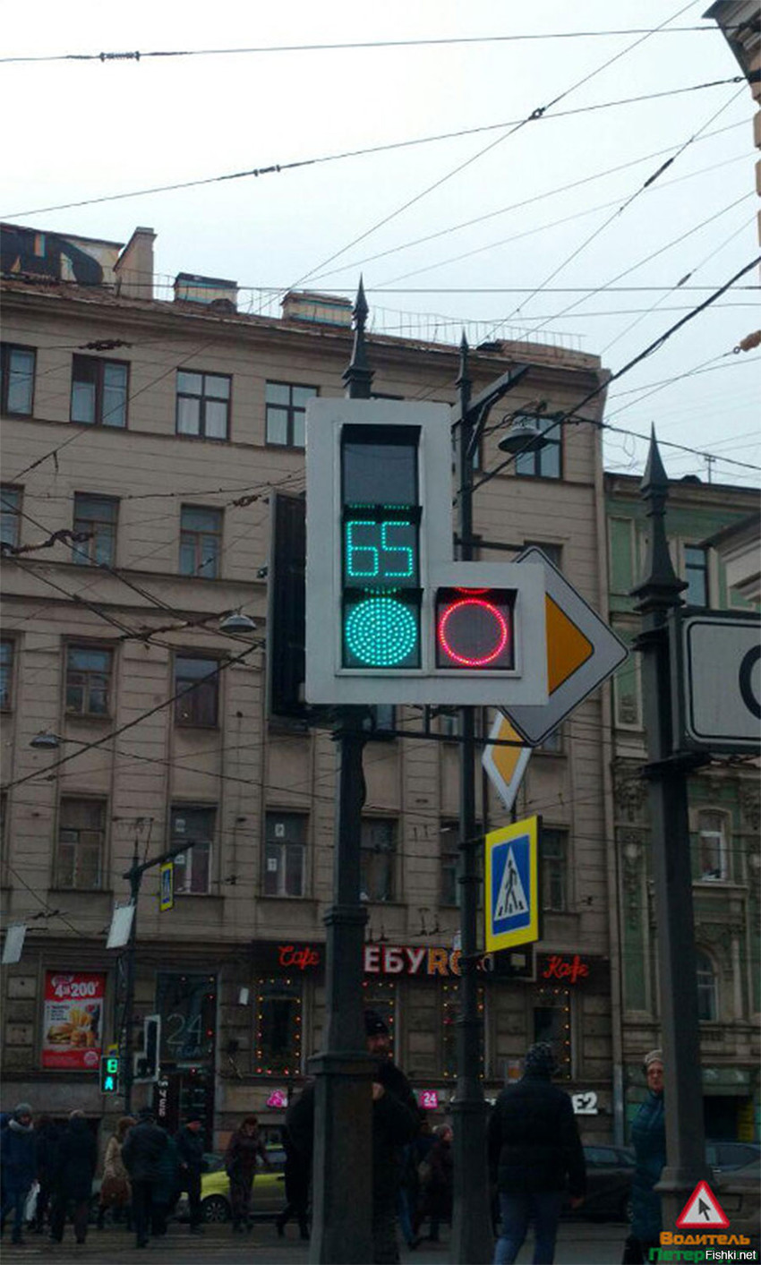 Как сообщает читатель «Водителя Петербурга», допсекция светофора, установленн...