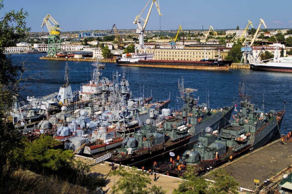 День морского порта. Морской порт Севастополь. Севастополь это город морской порт. Морпорт Севастополь. Севастополь военный порт.