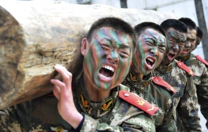 Тренировка солдат в китайской армии