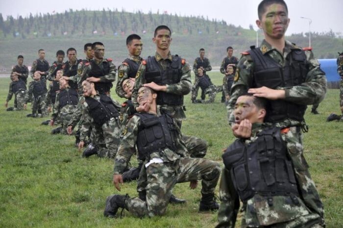 Тренировка солдат в китайской армии