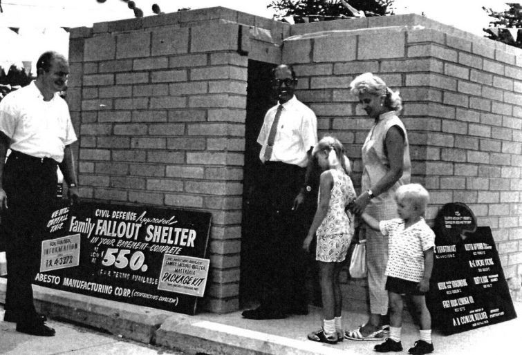 Покупка семейного убежища на случай атомной войны, 1961 год  