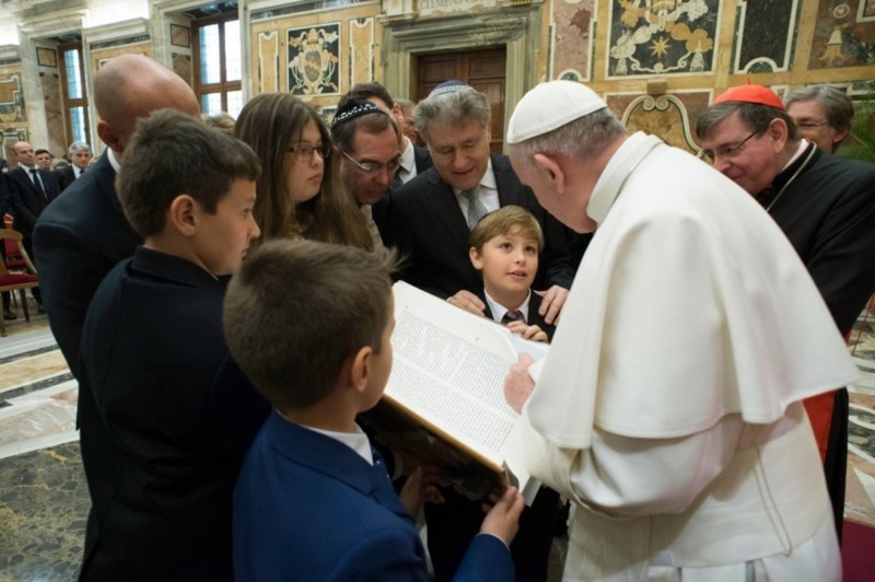 Папа Римский заявил, что лучше быть атеистом, чем плохим католиком