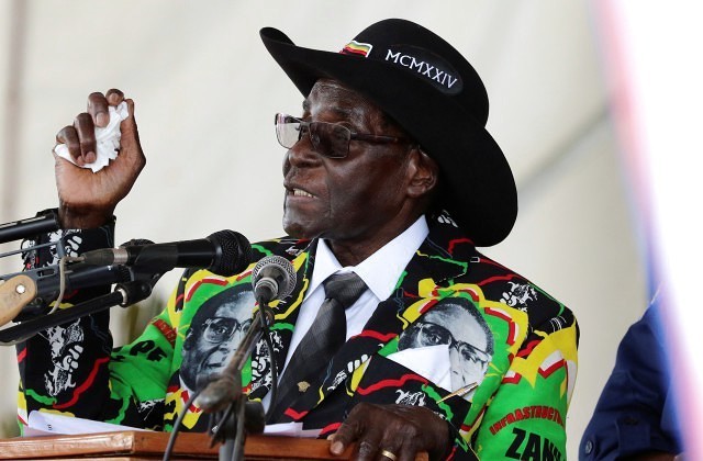 Роберт Мугабе заявил, что не намерен отдавать власть.