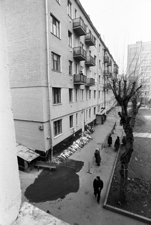 Дом, в котором жил Владислав Листьев, 3 марта 1995 года, Москва  