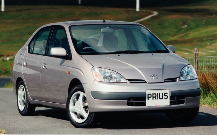 10. PRIUS (XW10, 1997).