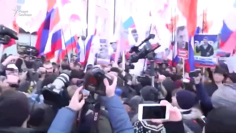 Касьянова облили зеленкой на марше Бориса Немцова 
