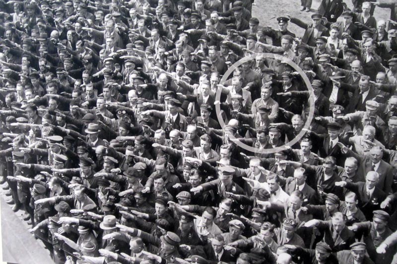 История Августа Ландмессера — человека с фотографии, не поднявшего руку в нацистском приветствии