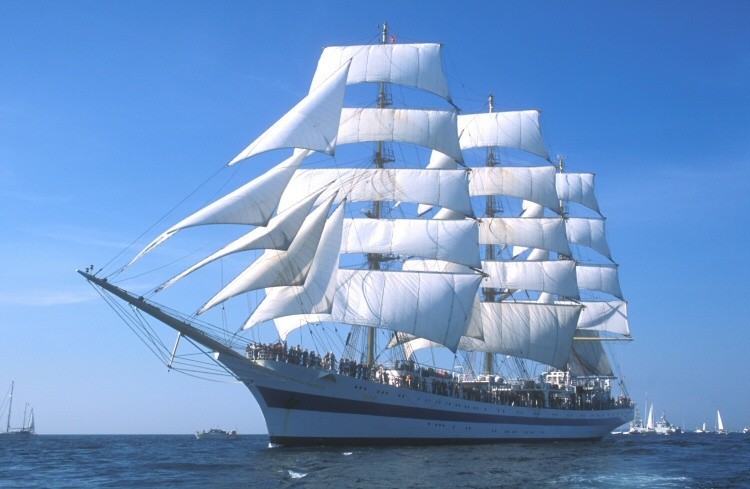 Учебное парусное судно Мир — самый быстрый парусник в современной истории. 