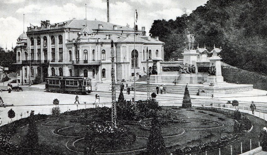 В 1892 году первый в Российской империи трамвай был пущен в...